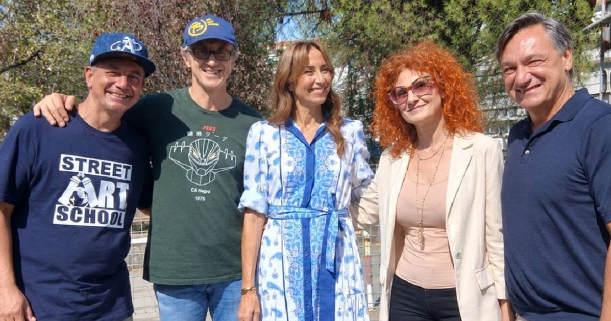 https://www.quotidianodelsud.it/wp-content/uploads/2026/10/parodi-caressa-cozza.jpg