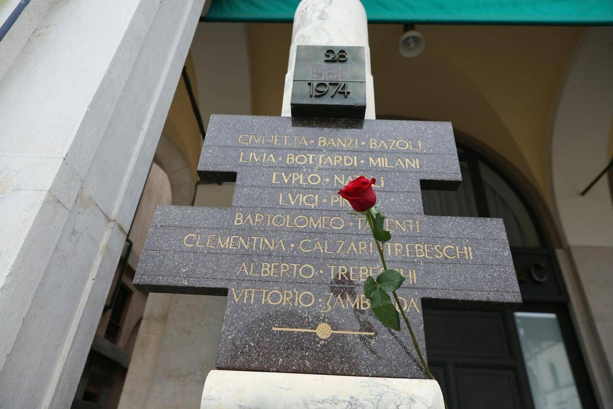 https://www.quotidianodelsud.it/wp-content/uploads/2026/10/piazza-loggia-stele-fg-ipa.jpeg