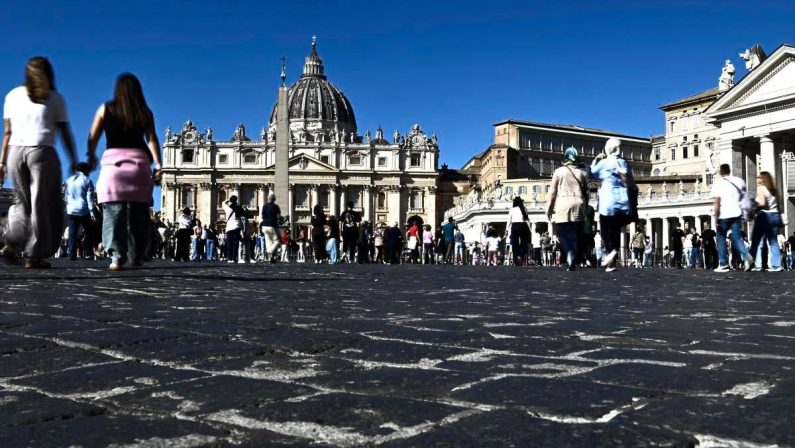 Papa Leone XIV, il fratello: “Annuncio è stato uno choc, anche io sono in cura per tumore”