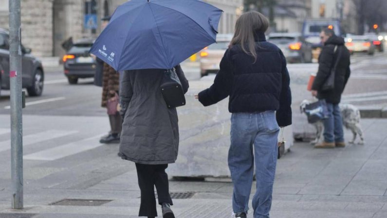 Meteo, Italia nella morsa del maltempo: pioggia e calo termico fino al weekend, le previsioni