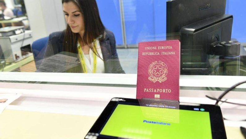 Poste, passaporti da record: superate 300mila richieste