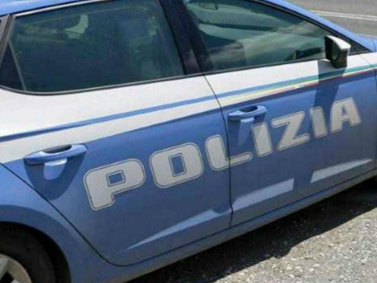 https://www.quotidianodelsud.it/wp-content/uploads/2026/10/polizia-auto-giorno-fg.jpeg