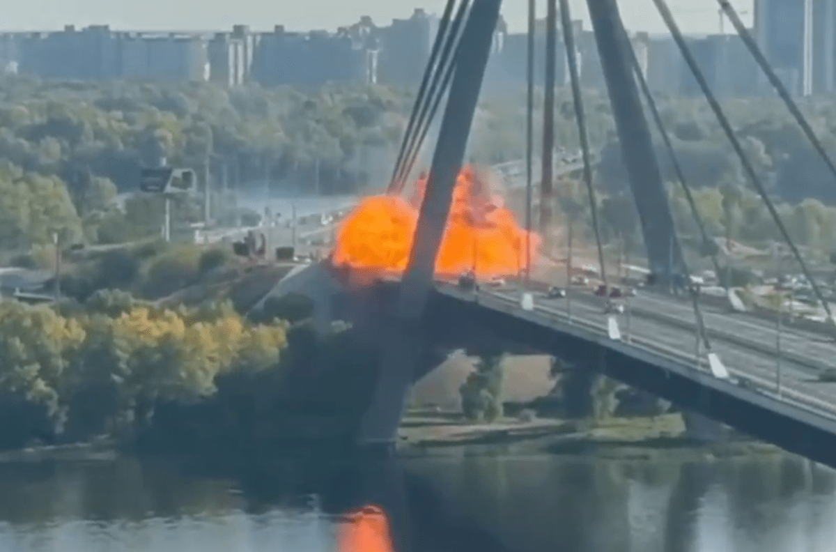 https://www.quotidianodelsud.it/wp-content/uploads/2026/10/ponte-kiev.png