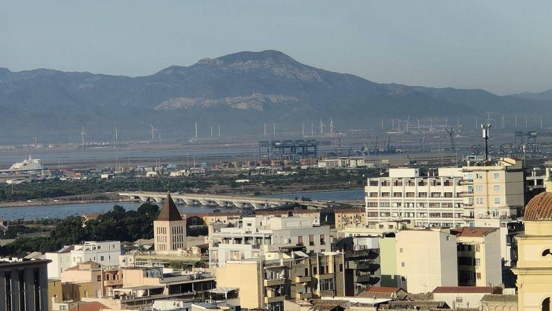 Cagliari, operaio morto schiacciato da tubi al Porto Canale
