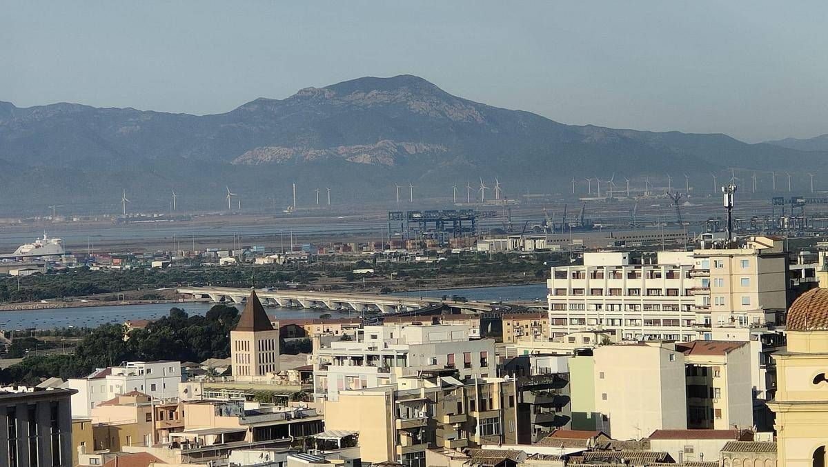 https://www.quotidianodelsud.it/wp-content/uploads/2026/10/porto-canale-di-cagliari.jpeg