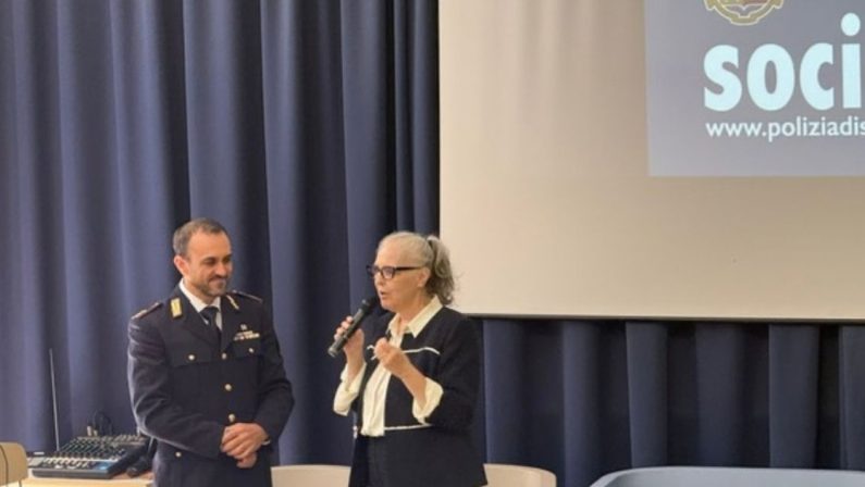 Cyberbullismo, la Polizia incontra gli studenti a Castrolibero