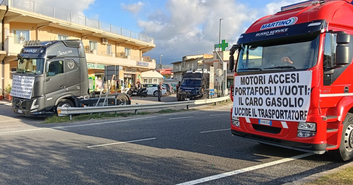 https://www.quotidianodelsud.it/wp-content/uploads/2026/10/protesta-autotrasportatori-calabria.jpeg