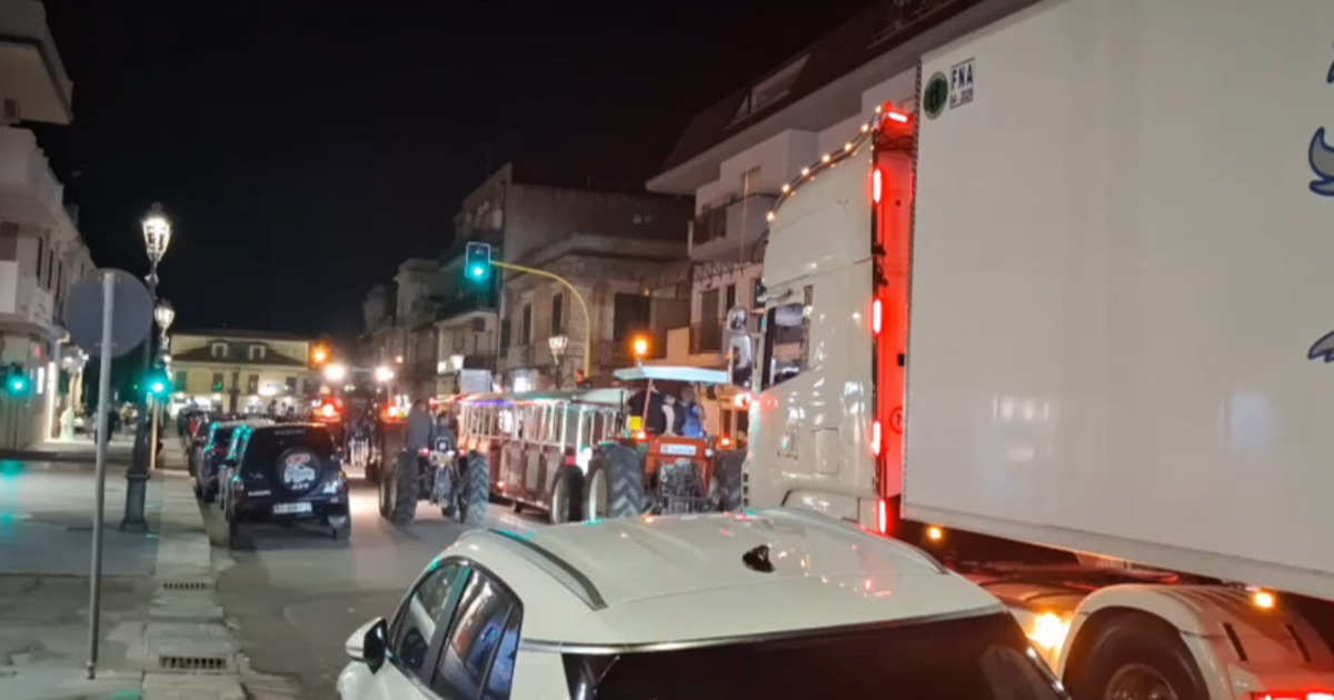 https://www.quotidianodelsud.it/wp-content/uploads/2026/10/protesta-caro-carburanti-tir-sul-corso-di-siderno.jpg