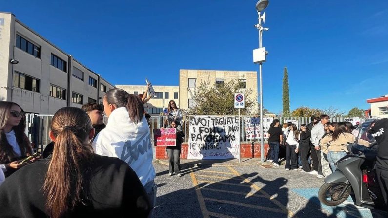Scalea, gli studenti si uniscono alla protesta contro il carovita