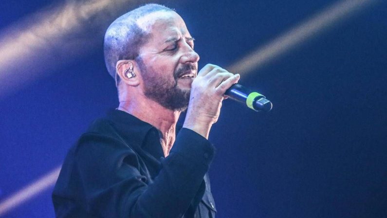 Per Raf nuovo intervento alla faringe, saltano i concerti del tour ‘Infinito – Palasport’