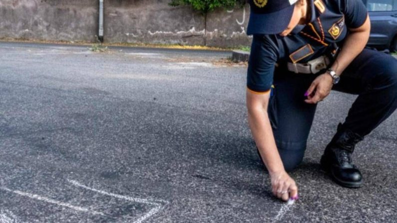 Roma, investe bimbo davanti alla scuola e scappa: 54enne denunciato