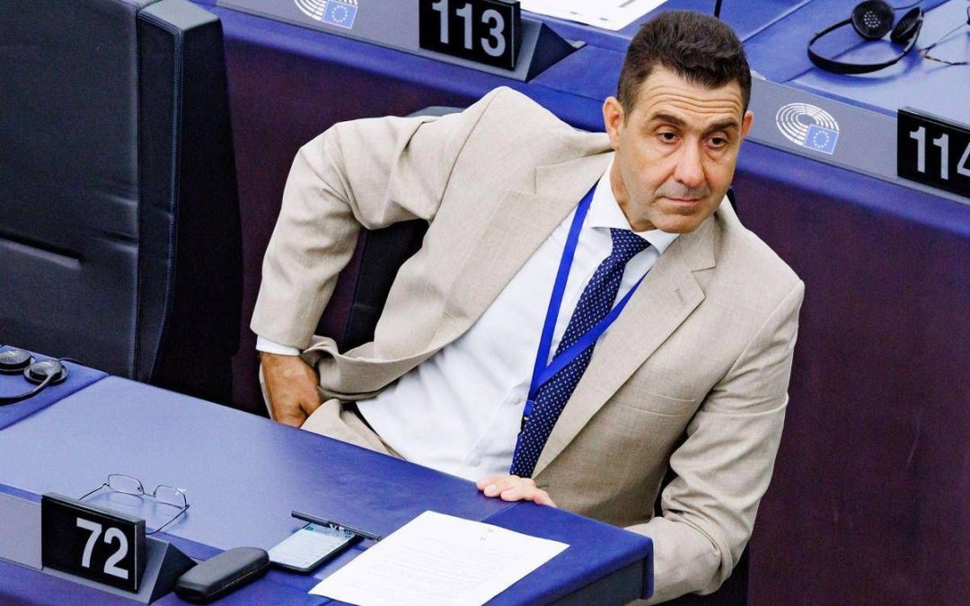Ucraina, Vannacci contro Zelensky: “Ricatta l’Europa e vuole 70 miliardi”