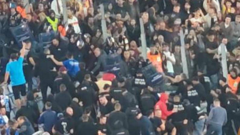 Roma-Slovan Bratislava, scontri tra polizia e tifosi nel settore ospiti