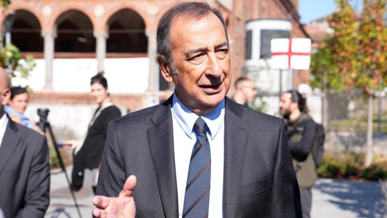 Milano, Sala: “Preoccupazione altissima, poche forze dell’ordine in piazza: può essere solo l’inizio”