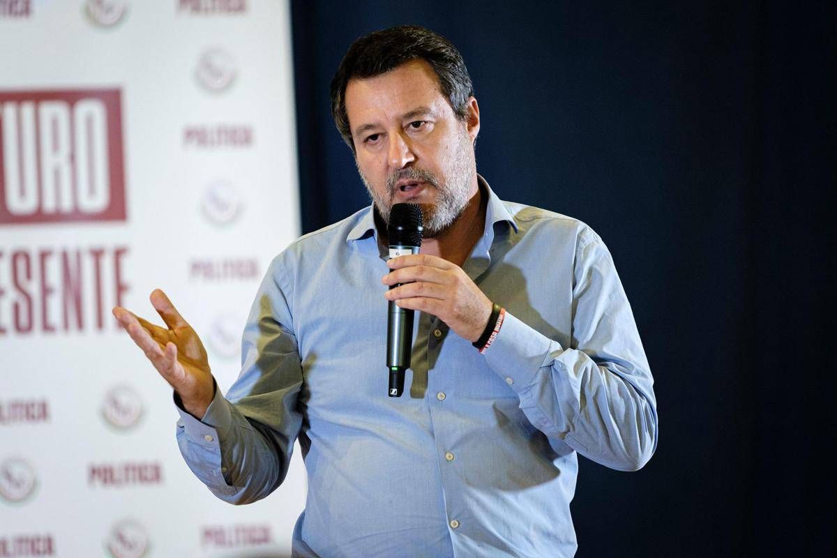 https://www.quotidianodelsud.it/wp-content/uploads/2026/10/salvini-microfono-ipa.jpeg
