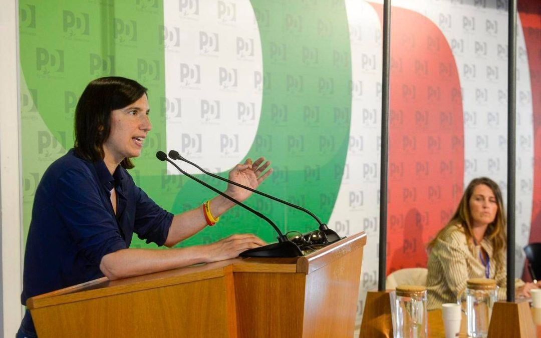 Centrosinistra, il messaggio di Schlein: “Uno non vale uno”. Conte: “Si va alle primarie”