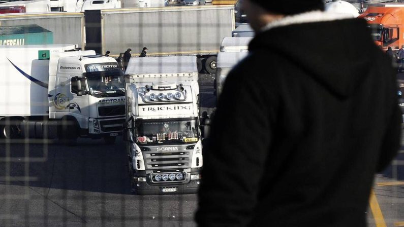 Caro carburanti, tir in sciopero in Sicilia da domani al 20 ottobre