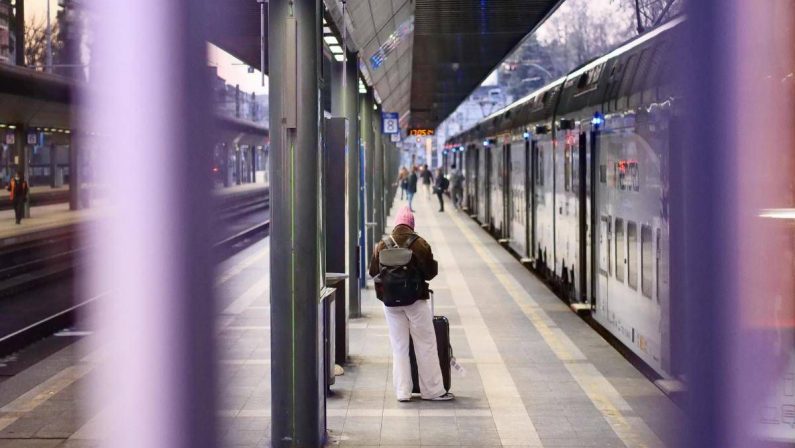 Sciopero generale 30 ottobre 2026, venerdì nero: stop a treni, aerei e scuole
