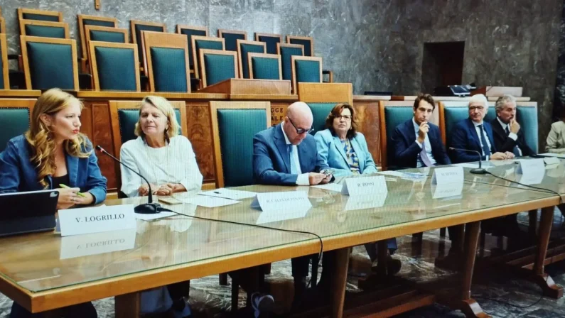 Intelligenza artificiale sul banco degli imputati, a Bari “Il processo” tra rischi e opportunità