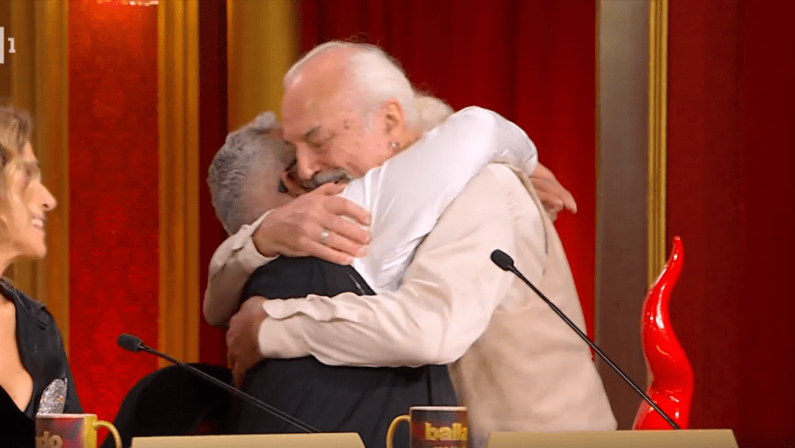 Eugenio Finardi si commuove a Ballando, l’abbraccio con Mariotto: “Per me ha vinto”
