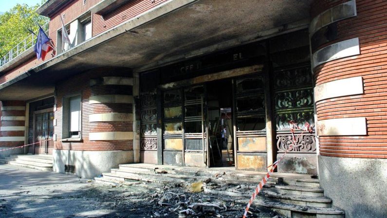 Francia, scuola ancora in tilt: 500 licei chiusi dopo protesta violenta