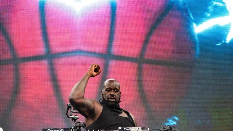 Shaquille O’Neal “sfida” Schwarzenegger: la leggenda Nba si allena da bodybuilder a 54 anni