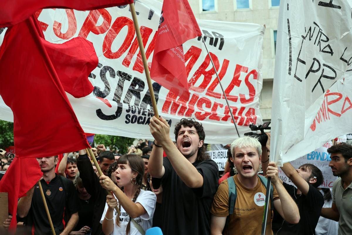 https://www.quotidianodelsud.it/wp-content/uploads/2026/10/spagna-proteste-casa-afp.jpeg