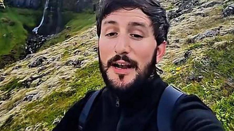 Ragazzo spagnolo si trasferisce in Islanda: “Qui lavoro due giorni a settimana con turni da 12 ore”