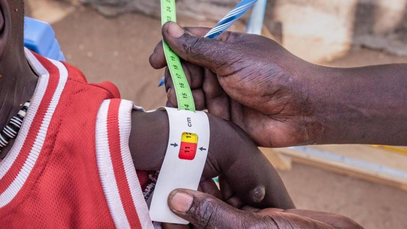 Save the Children: 1 bambino su 4 sotto i 5 anni, nel mondo, soffre di grave povertà alimentare