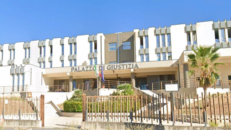 Corigliano-Rossano, ferì il vicino a coltellate, disposto il giudizio immediato