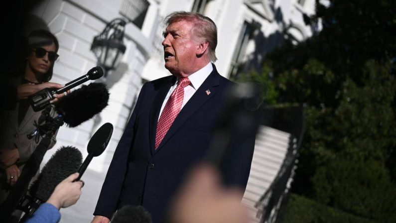 Guerriglia a Milano, Trump all’AdnKronos: “In Italia e Francia colpa dell’immigrazione, l’avevo detto”