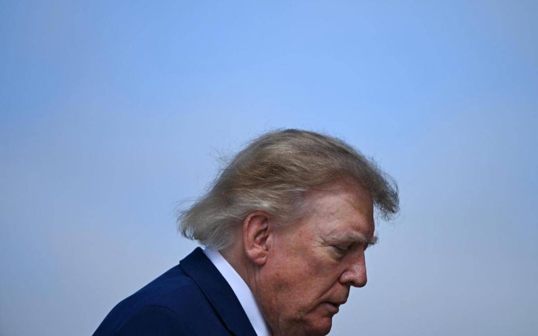 Trump e la confessione: “Mi trucco pochissimo, faccio da solo: non voglio sembrare morto”