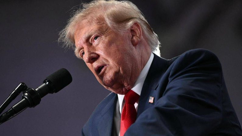 Ucraina, Trump apre a super vertice con Putin e Xi: “E’ ora che qualcuno negozi al posto di Zelensky”
