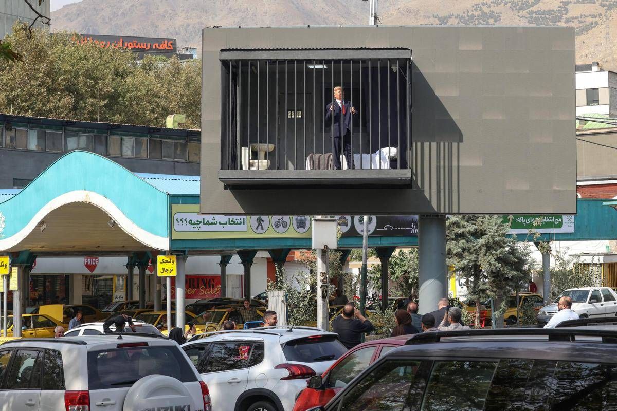 https://www.quotidianodelsud.it/wp-content/uploads/2026/10/trump-sbarre-iran-afp.jpeg