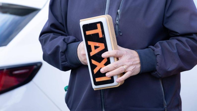 Uber, archiviata la causa dei tassisti a Londra: chiedevano risarcimento da oltre 400 milioni di euro