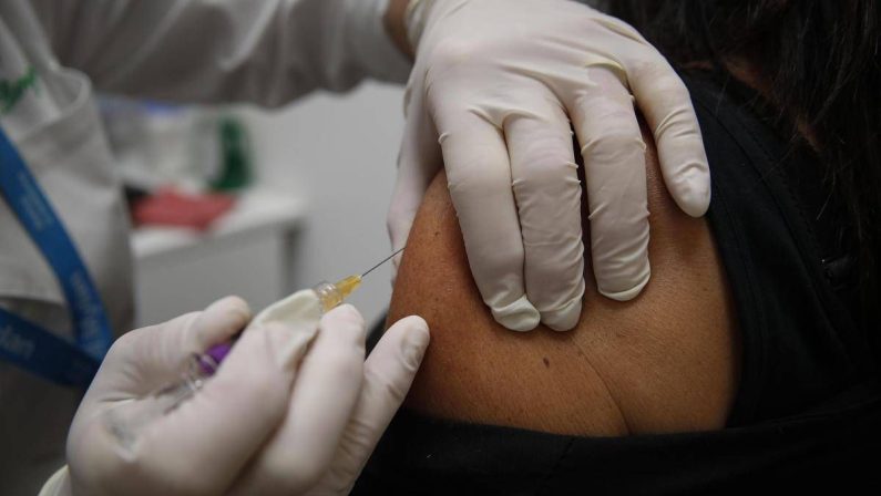 Vaccino antinfluenzale, il calendario delle Regioni: date, chi può farlo gratis