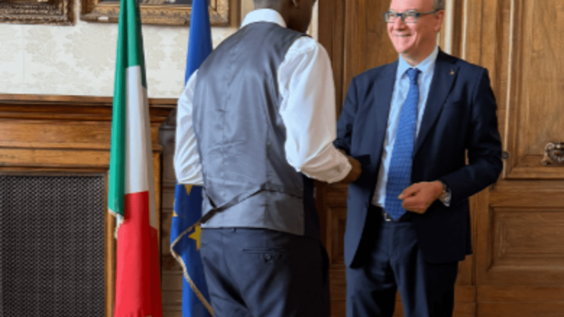 Prof accoltellata a Roma, Valditara premia studente che la salvò: “Esempio di coraggio e solidarietà”
