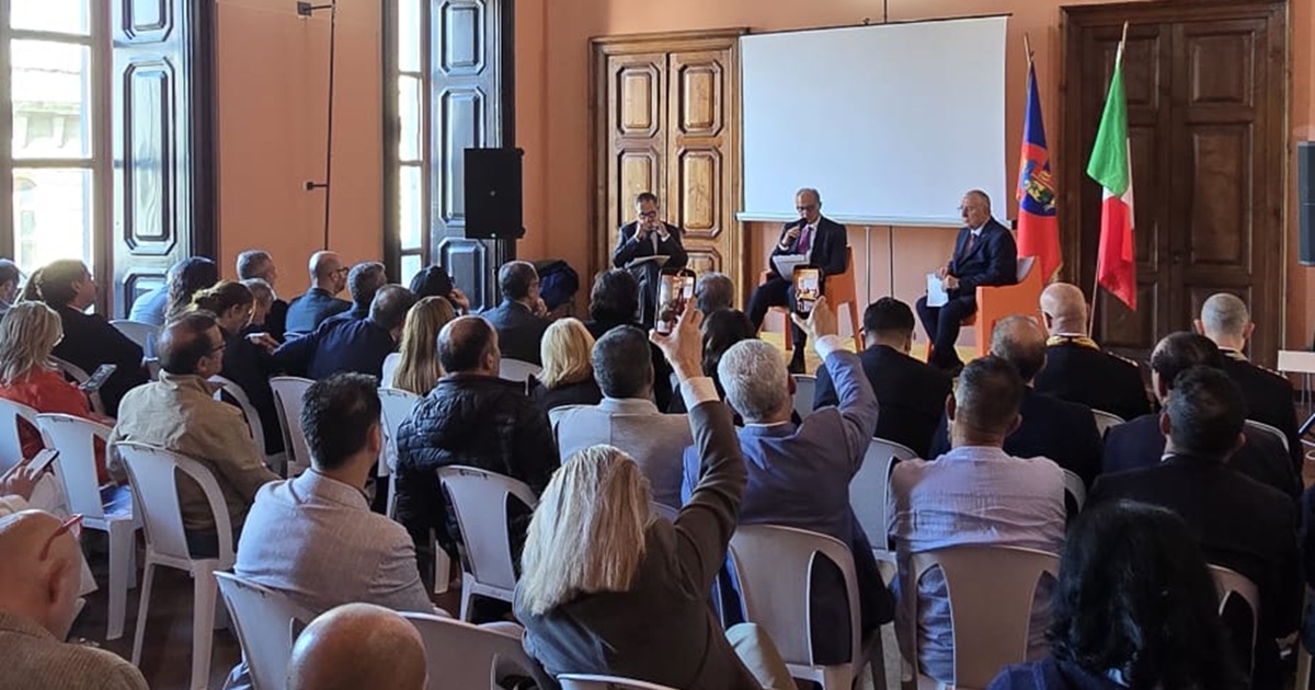https://www.quotidianodelsud.it/wp-content/uploads/2026/10/vibo-evento-consoli-ambasciatori-2.jpg
