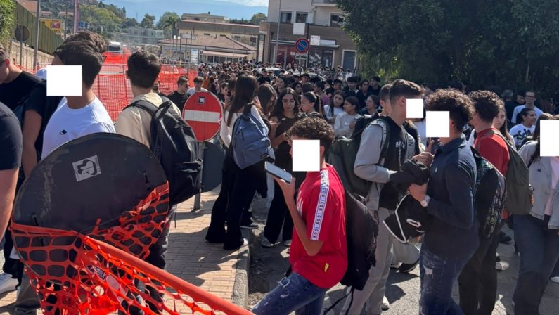 Paura a Vibo per una fuga di gas, evacuati il liceo scientifico e la Provincia