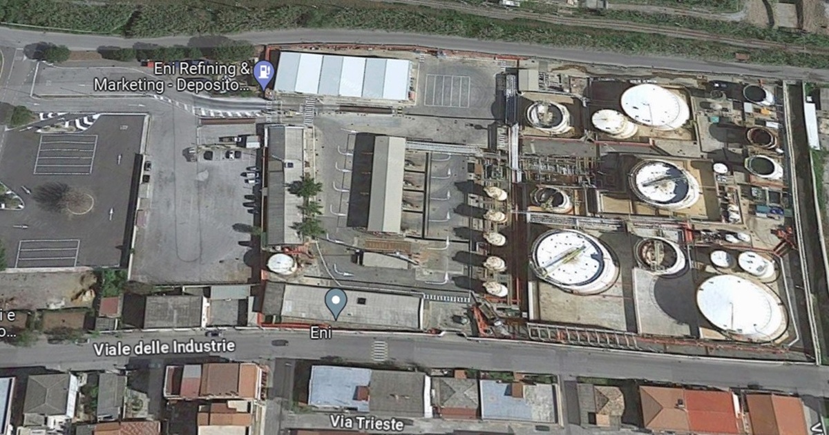 https://www.quotidianodelsud.it/wp-content/uploads/2026/10/vibo-marina-depositi-eni.jpg