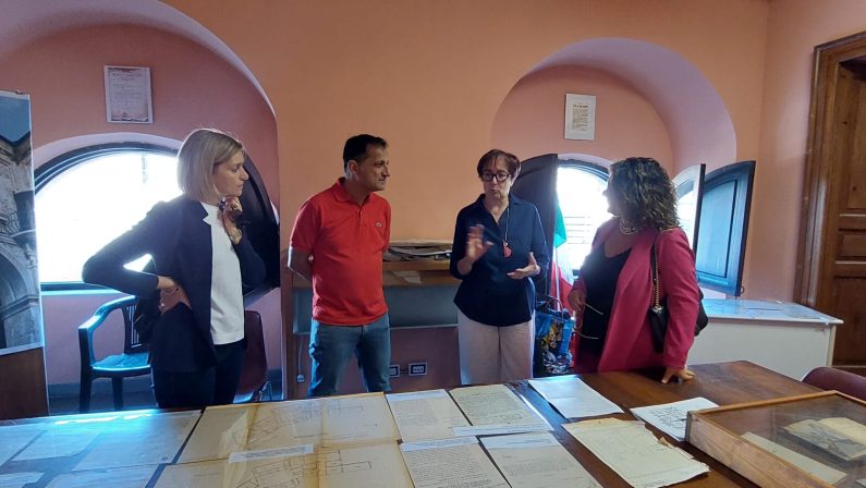 Vibo, la “Domenica di Carta” incanta i visitatori: la mostra prorogata per tutto ottobre