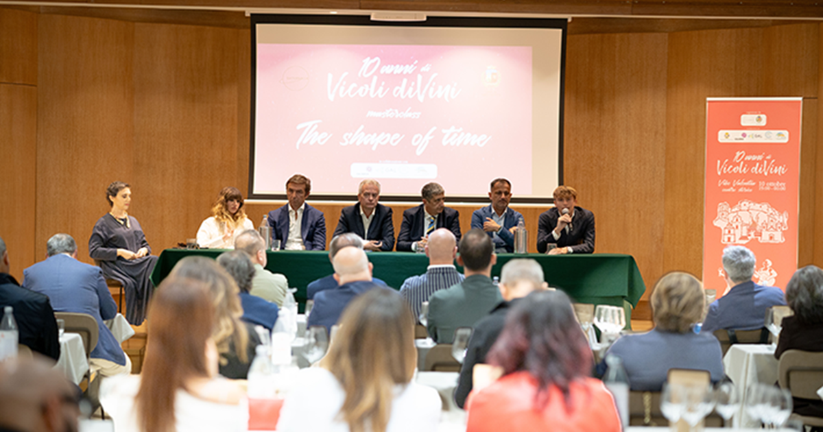 https://www.quotidianodelsud.it/wp-content/uploads/2026/10/vicoli-divini-convegno.png