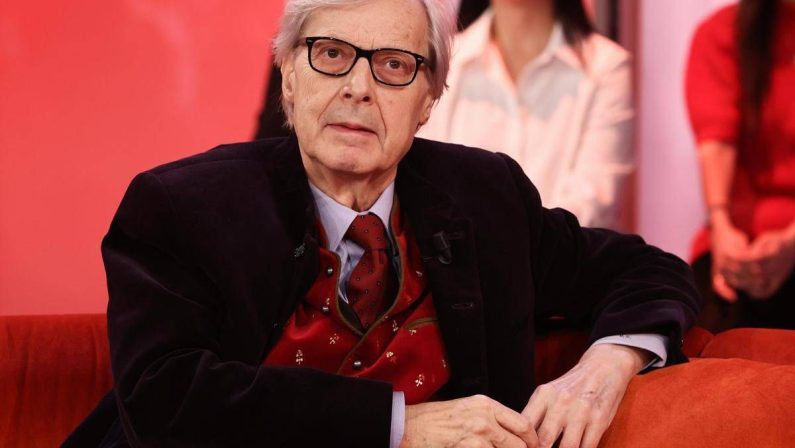 Vittorio Sgarbi è ricoverato in terapia intensiva al Policlinico Gemelli