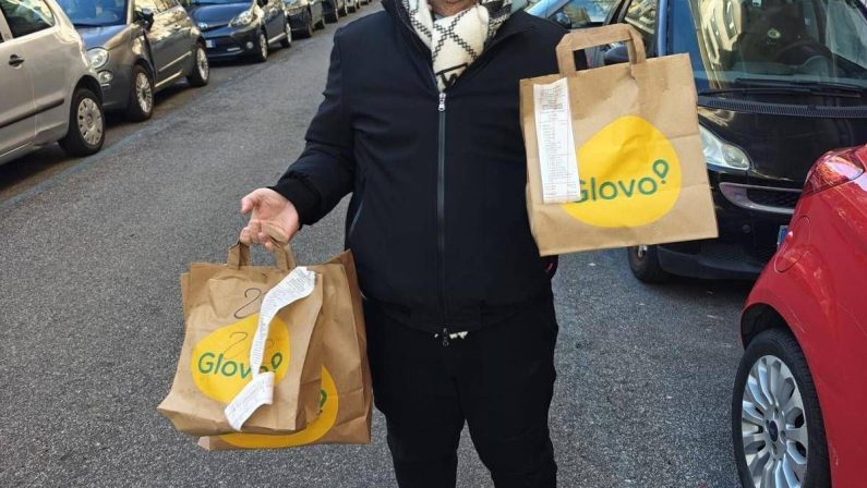 “Contro aggressioni mi muovo solo in auto e di giorno”: vita da rider, la storia di Gianluca