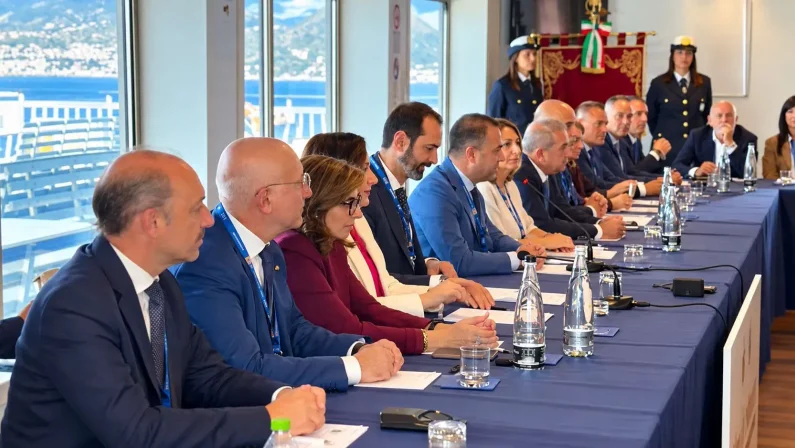 Nasce l’Agenzia Unica per la Mobilità dello Stretto, protocollo tra Messina e Reggio Calabria