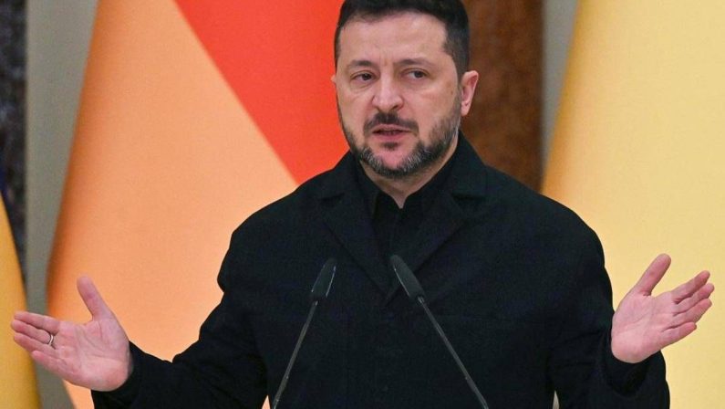 Ucraina, Zelensky: “Putin cerca escalation a tutti i costi”. Usa vogliono colloqui con Kiev e Mosca a ottobre